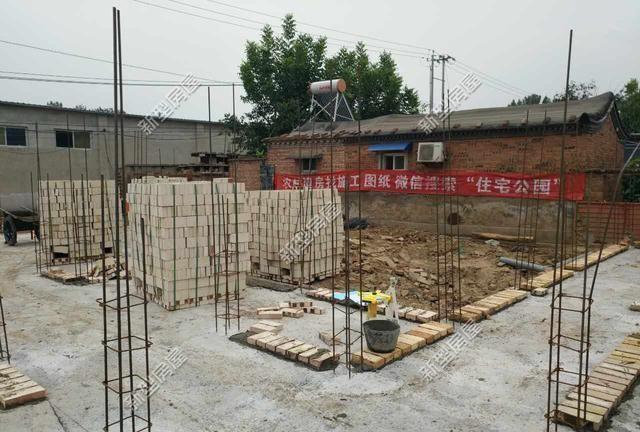 河北农村红砖6毛惹争议，网友：南京涨到2元！自建房已成无底洞