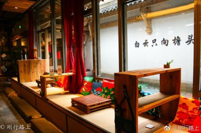 ​黎阳老街是黄山市屯溪区黎阳镇的旧时街市，与屯溪老街隔江相望
