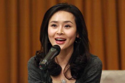 出道不久爱上普通职工，随后选择闪嫁，网友：这是爱情了！