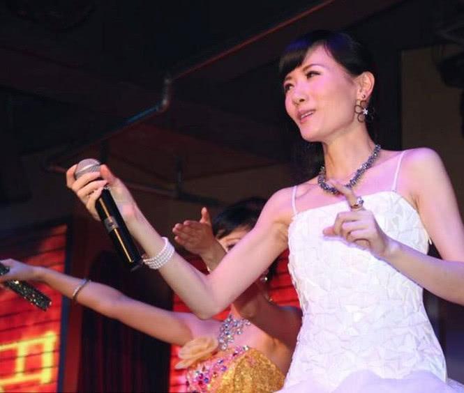 “寂寞女神”被误认为真的很寂寞，现场遭遇男浴客咸猪手“调戏”