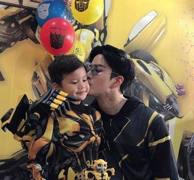 泰国男星Mike为5岁儿子庆生，亲吻儿子超有爱，儿子遗传高颜值！