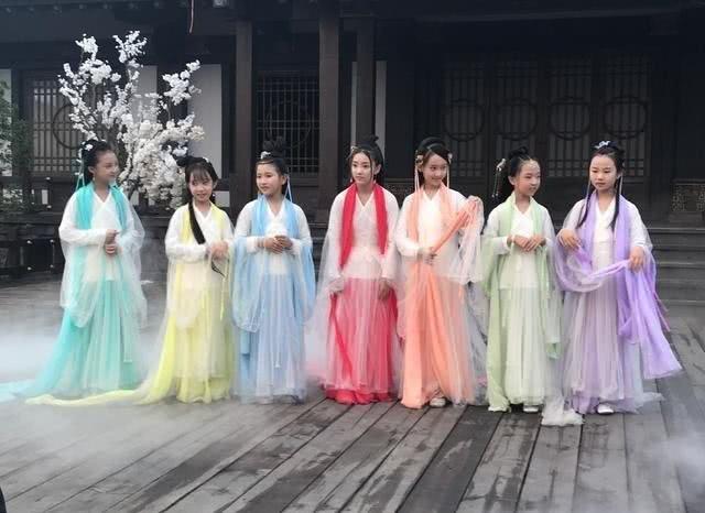 小戏骨版《欢天喜地七仙女》剧照曝光，红儿造型神似杨幂的白浅！