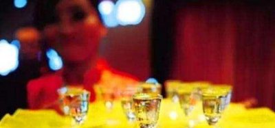 ​喝一斤白酒等于多少啤酒？知道了你还敢拼酒吗？