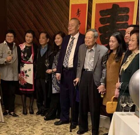 83岁“福娃之父”喜得贵子，妻子小28，网友：比杨振宁厉害