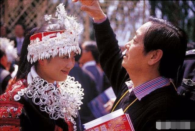 82岁老艺术家老来得子，网友：没想到还是个儿子！
