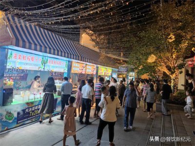 ​江西00后小伙在美食街摆摊卖羊肉串，6元一根，一天收入不到90块