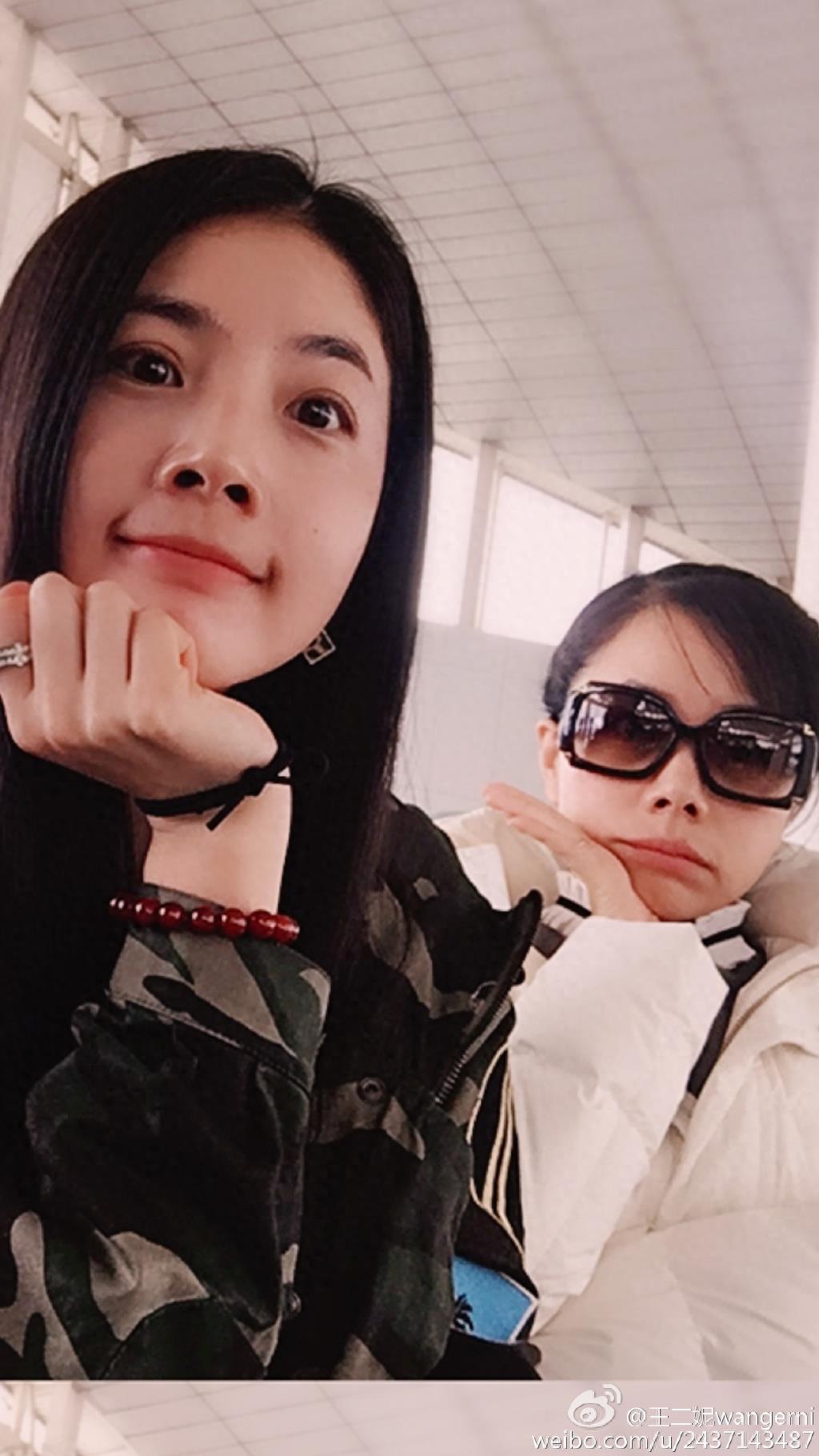 32岁王二妮近照 与丈夫婚纱照超美 与胡歌合照萌萌哒