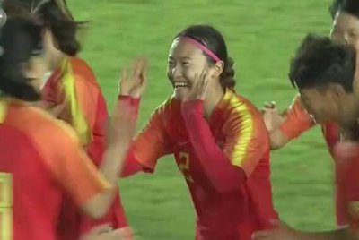 ​5分钟2球风暴！中国女足4-0大胜越南队，男足做不到的女足做到了