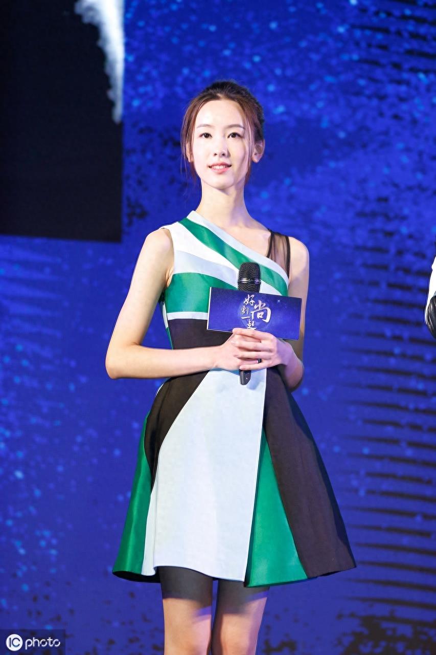 清丽脱俗的美人——陈都灵