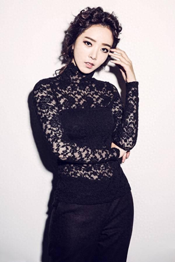 明星风采：韩国女明星裴涩琪惊艳全场图集