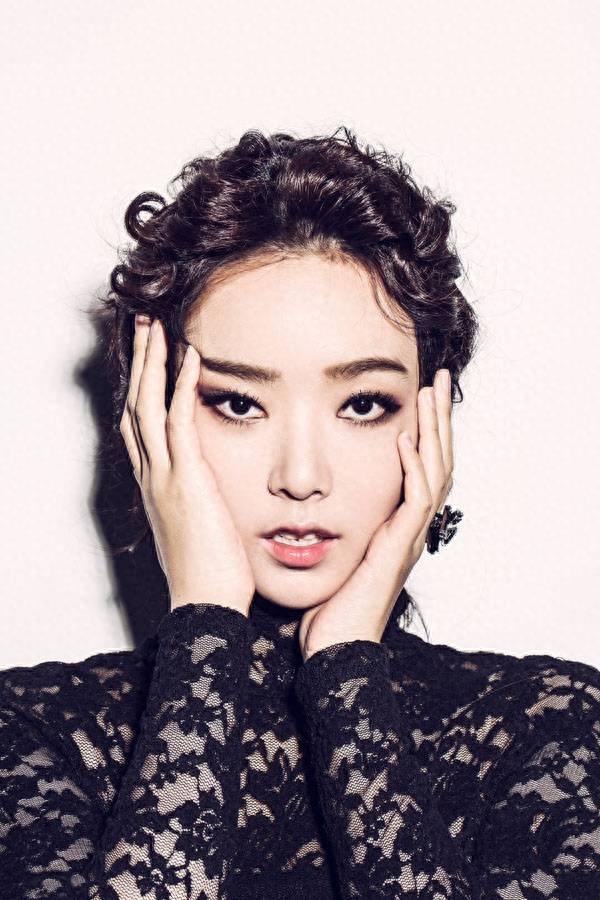 明星风采：韩国女明星裴涩琪惊艳全场图集