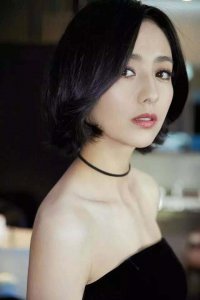 ​佟丽娅的短发图片也被经验到了，齐耳短发很是清爽