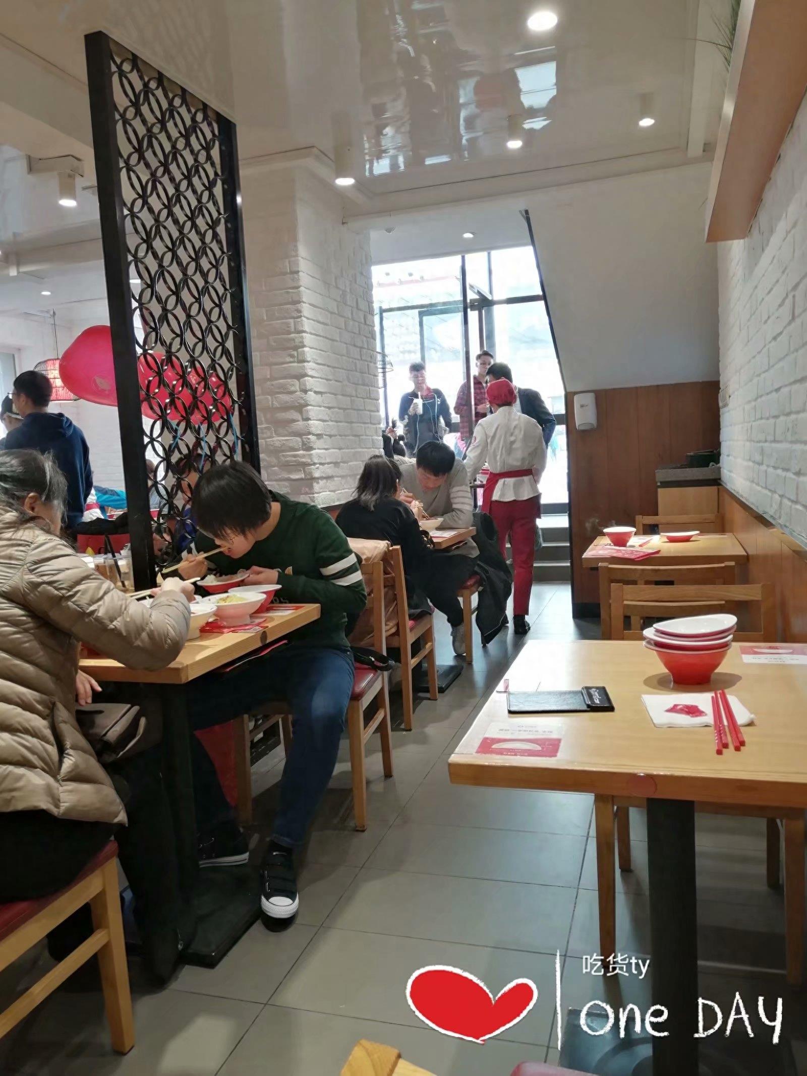 逛街饿了去吃饭，38元一顿的喜家德水饺吃饱喝足，经济又实惠！