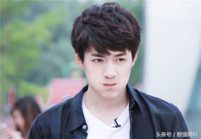 ​易柏辰喜欢吃什么身高多少？他的微博是哪个？