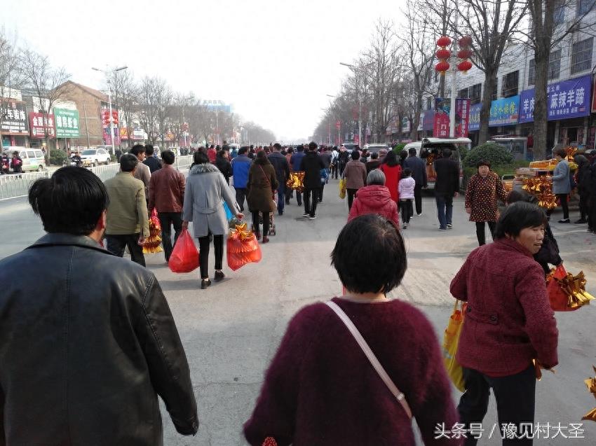淮阳太昊陵有那么灵？实拍河南淮阳庙会，烧香许愿的人真不少