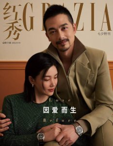 ​杨子姗吴中天拍七夕大片 女方躺丈夫怀中牵手对视好甜蜜