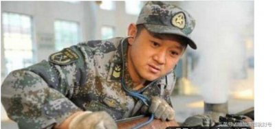 ​解读：解放军新的一级军士长军衔相当于大校吗？绝对的“兵王”！