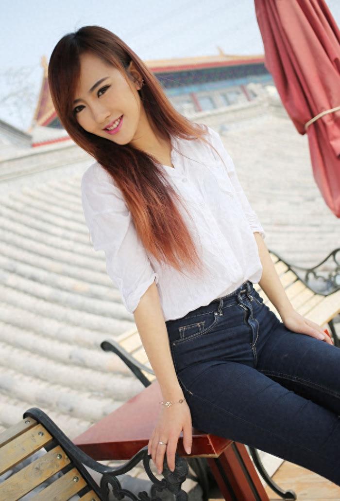 美女赵婉妮诱惑风情万种