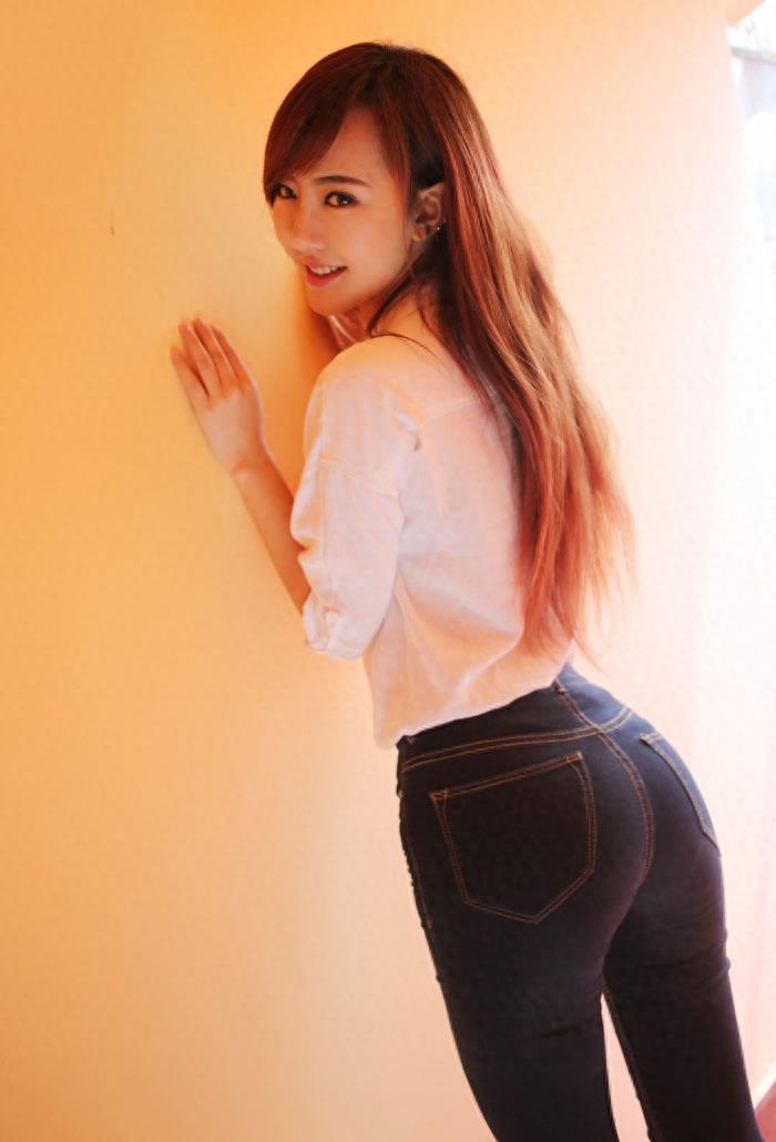 美女赵婉妮诱惑风情万种