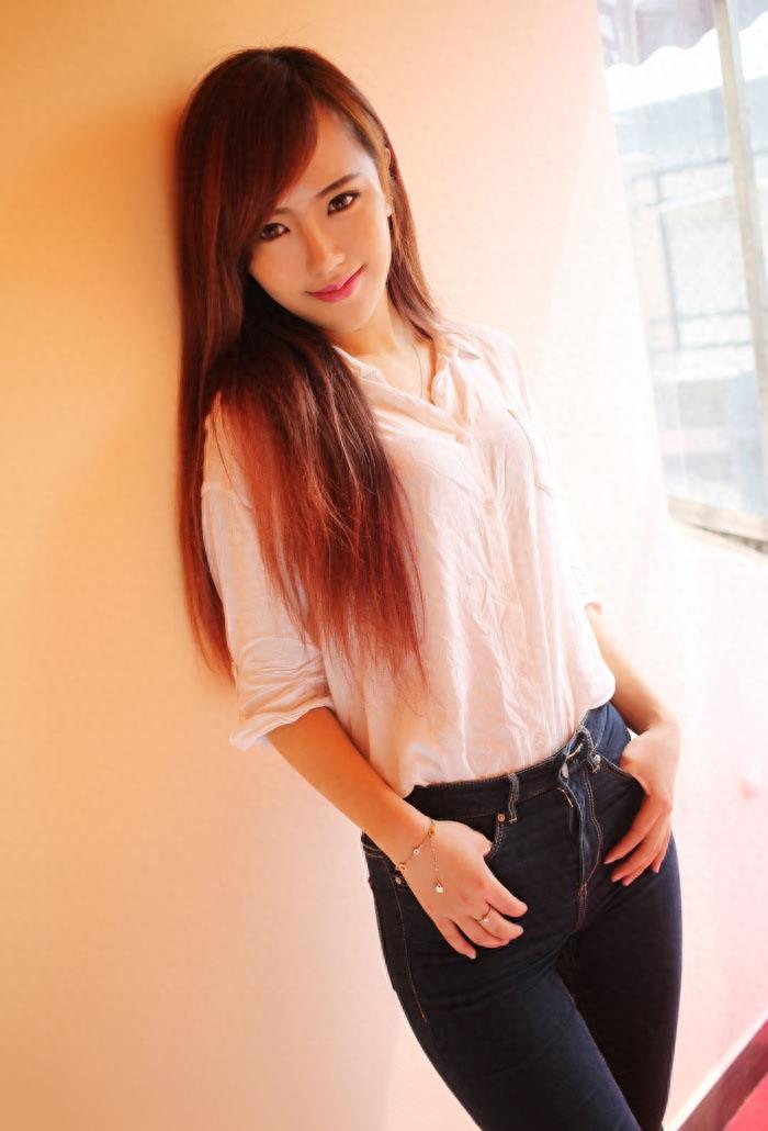 美女赵婉妮诱惑风情万种