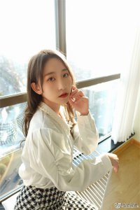 ​美女艺人陈丽迷人美照欣赏，很时尚啊