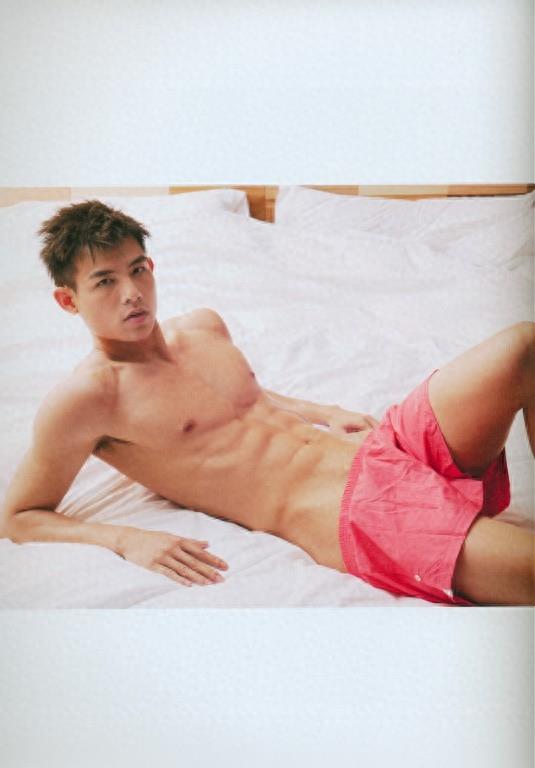 双面男神赵劲皓写真，一面阳光，一面硬汉