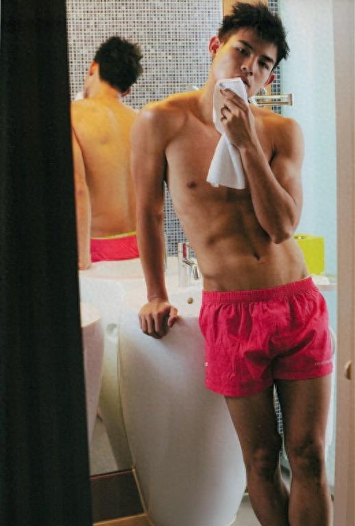 双面男神赵劲皓写真，一面阳光，一面硬汉
