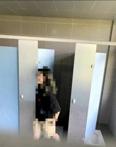 ​大学男生偷拍女厕被留校察看 学生致信校长：偷拍背后或有非法传播