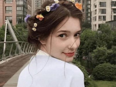 ​浙大多国混血校花走红网络，人美气质佳，现已在杭州结婚