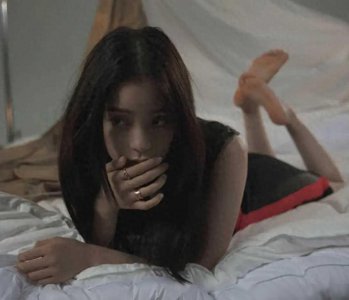 ​八卦说；光脚女神欧阳娜娜，网友：太香辣！