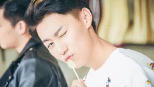帅气的「邵明明」内地新晋男演员、歌手
