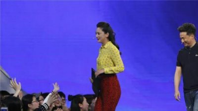 ​明明可以靠颜值，她却偏要靠才华-《请叫我总监》制片人黄澜
