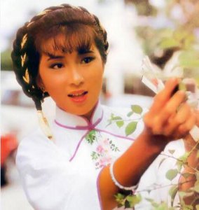 ​翁美玲接班人40岁产子，孩子父亲成迷，独自抚养私生子坚强的生活