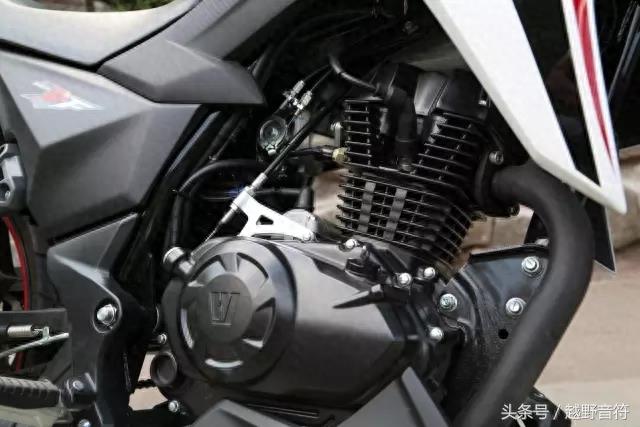 豪爵铃木 DF150 科幻运动跑车 0.98万元
