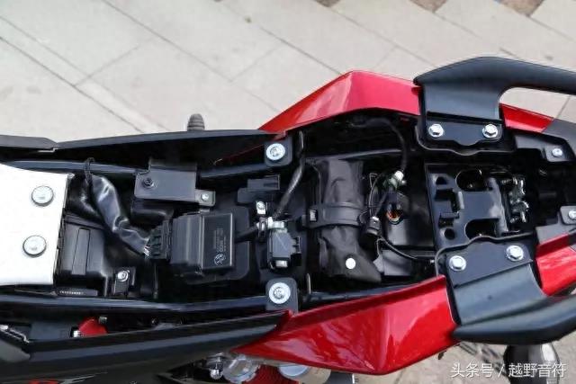 豪爵铃木 DF150 科幻运动跑车 0.98万元