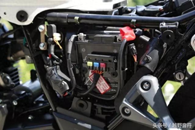 豪爵铃木 DF150 科幻运动跑车 0.98万元