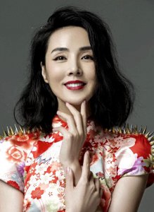 ​演员姜宏波：1998年姜文捧红她，出道26年无绯闻，活得干净洒脱