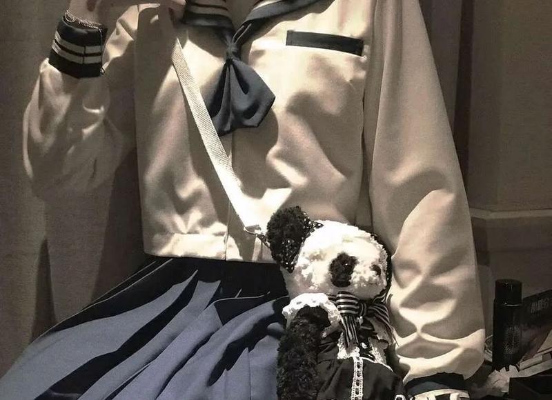 《一句简单的情话10字以内》 低头哭完后抬头继续走精选