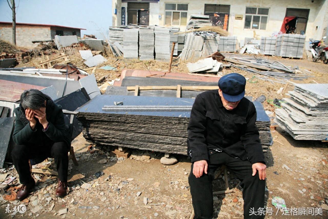 农村老人10张图 60多岁还在忙碌 总有一图能感动您！