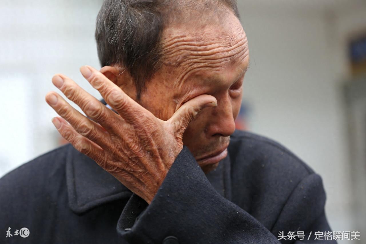 农村老人10张图 60多岁还在忙碌 总有一图能感动您！