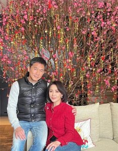 ​61岁梁朝伟和58岁刘嘉玲合体秀恩爱，唯一遗憾就是没有一儿半女