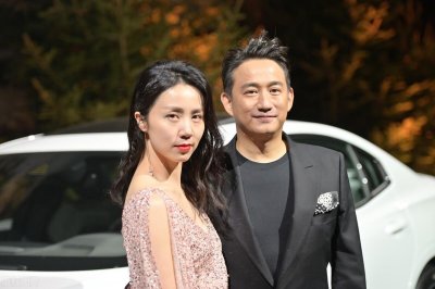 ​黄磊两个女儿，一个染发低胸装被骂，一个撞脸韩星备受喜爱