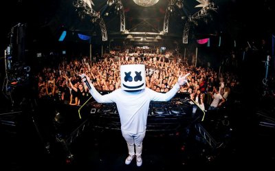 ​DJ Marshmello 一名头戴铁桶的dj