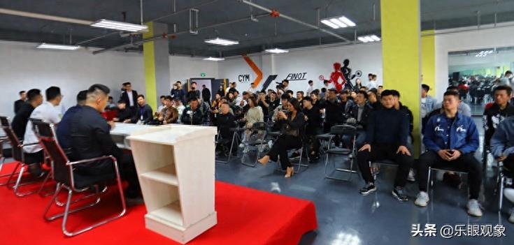 四届健体冠军杰瑞米布恩迪亚和郑州这个约会让人津津乐道