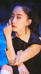 ​朱颜曼滋写真手机壁纸