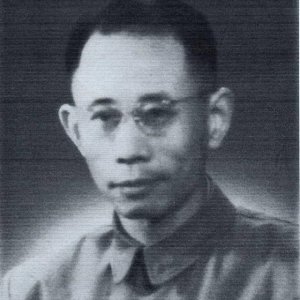 ​他曾任司法部副部长，官至副国级，岳父是柏文蔚，曾力劝陈铁起义