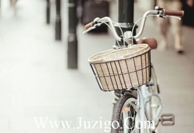 ​适合发自拍的干净短句(适合发朋友圈自拍的句子)