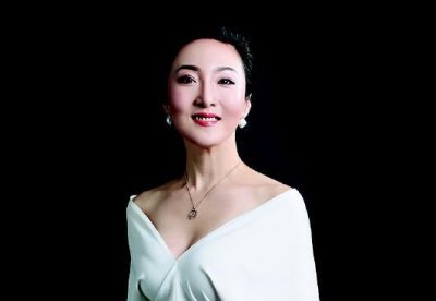 ​献唱《阳光下的法庭》青岛籍歌手王蒨唱功获赞
