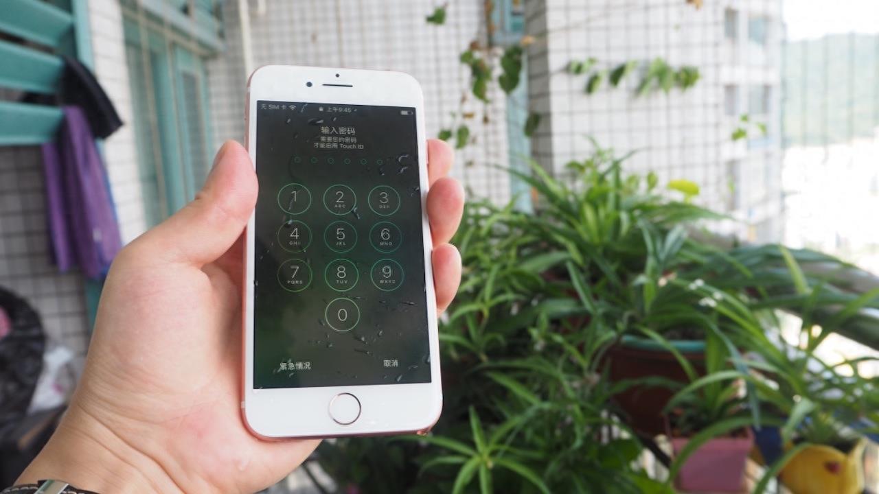 iPhone 7防水测试：泡一个小时都没有坏