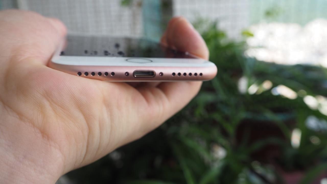 iPhone 7防水测试：泡一个小时都没有坏